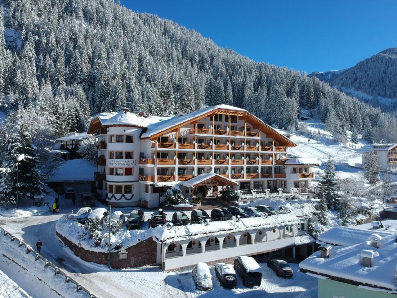 Hotel Cesa Tyrol Canazei Esterno foto